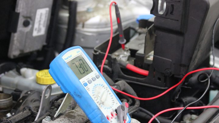 Dlaczego warto korzystać z serwisu wózków widłowych?