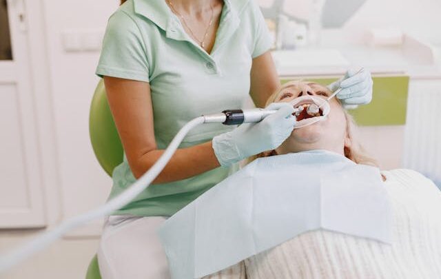 Jakie znieczulenie wykorzystuje się do wszczepienia implantów zębowych?