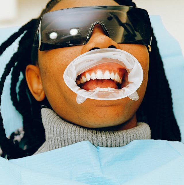 Ile kosztuje proteza zębowa na implantach?