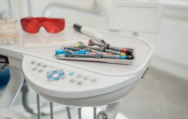Usuwanie zatrzymanych zębów – jakie są przeciwwskazania do zabiegu?