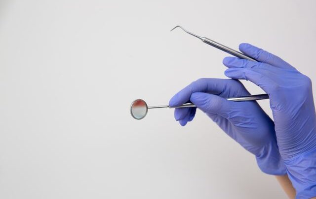 Ile trwa wszczepienie jednego implantu zęba?